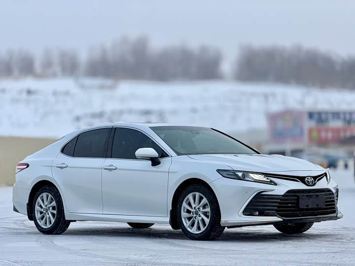 Фото 3 - Toyota Camry