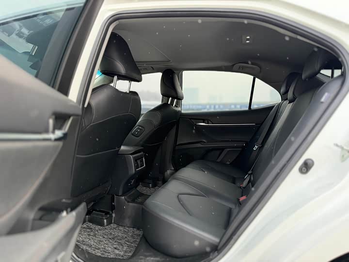 Фото 5 - Toyota Camry