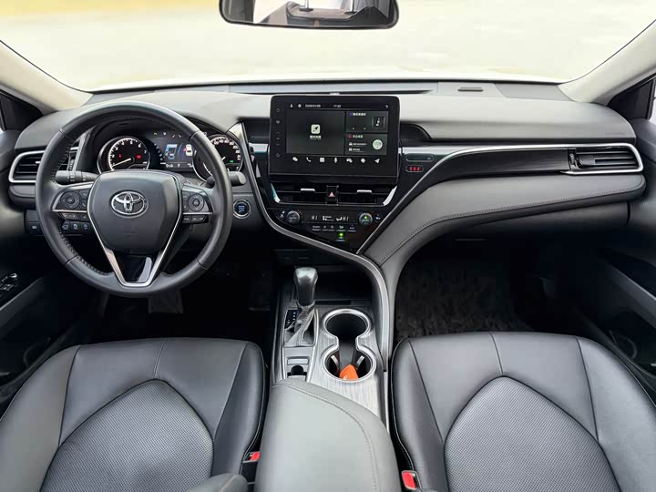 Фото 6 - Toyota Camry