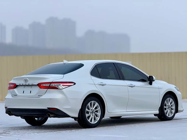 Фото 9 - Toyota Camry