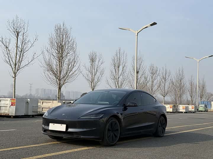 Фото 1 - Tesla Model 3