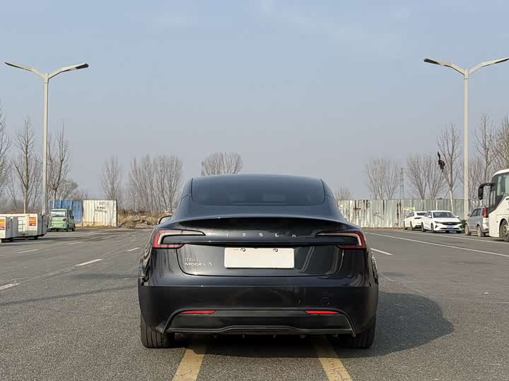 Фото 5 - Tesla Model 3