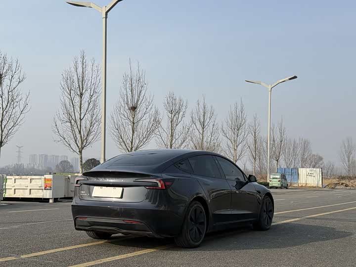 Фото 6 - Tesla Model 3