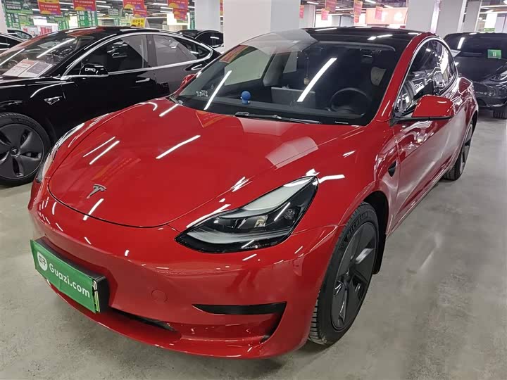 Фото 1 - Tesla Model 3