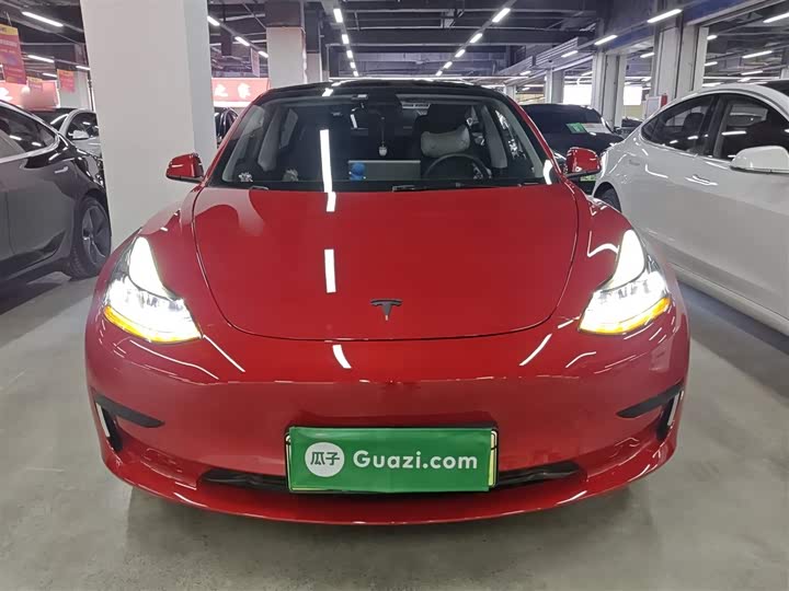 Фото 2 - Tesla Model 3