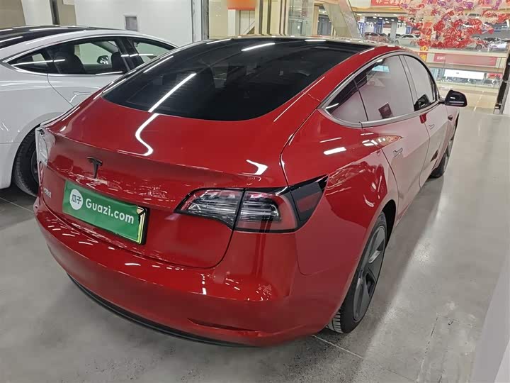 Фото 6 - Tesla Model 3