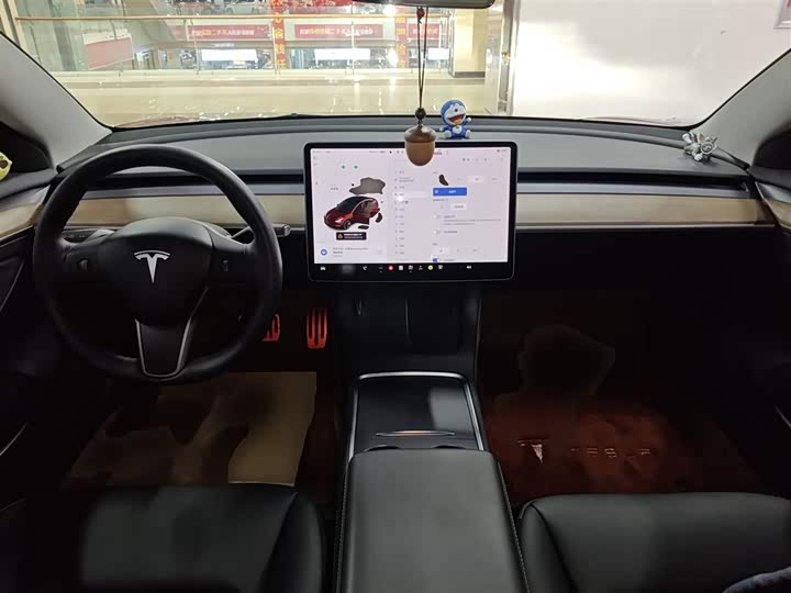 Фото 9 - Tesla Model 3