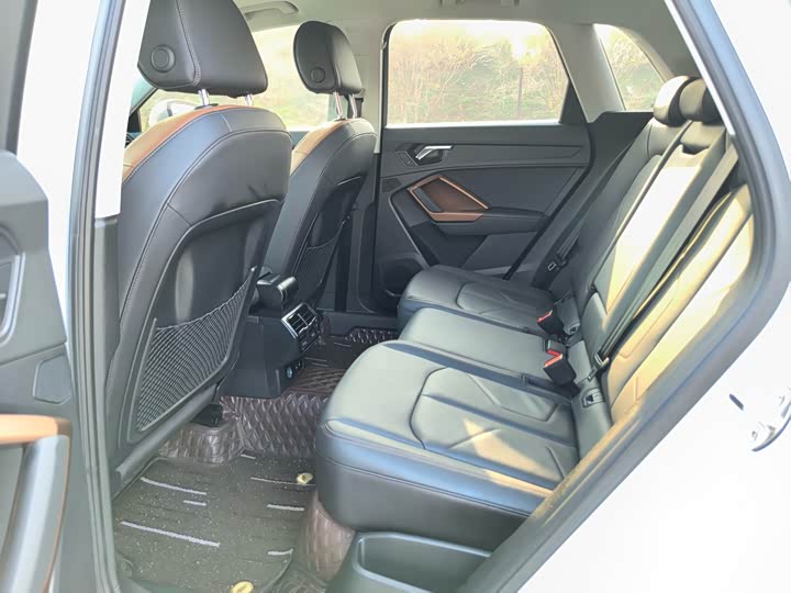 Фото 8 - Audi Q3