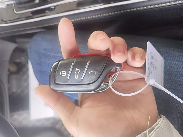 Фото 9 - Roewe i6 Max EV