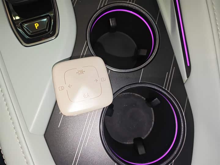 Фото 9 - Zeekr 001