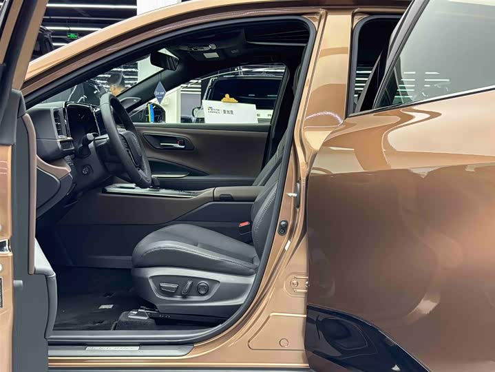 Фото 6 - Toyota Crown SportCross