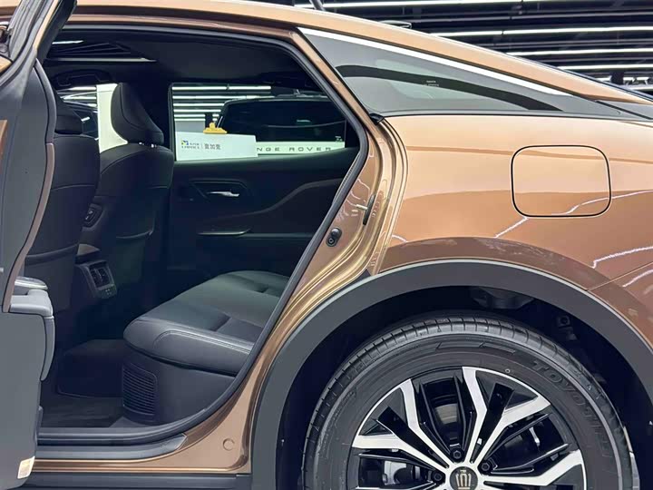 Фото 7 - Toyota Crown SportCross