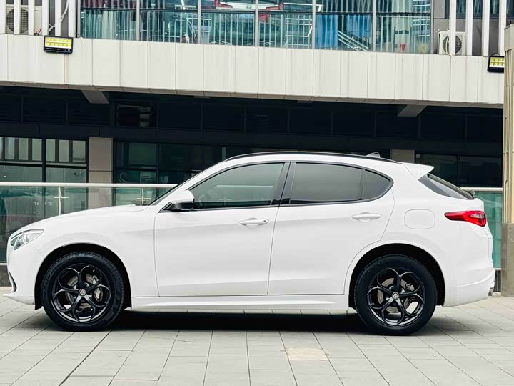 Фото 6 - Alfa Romeo Stelvio