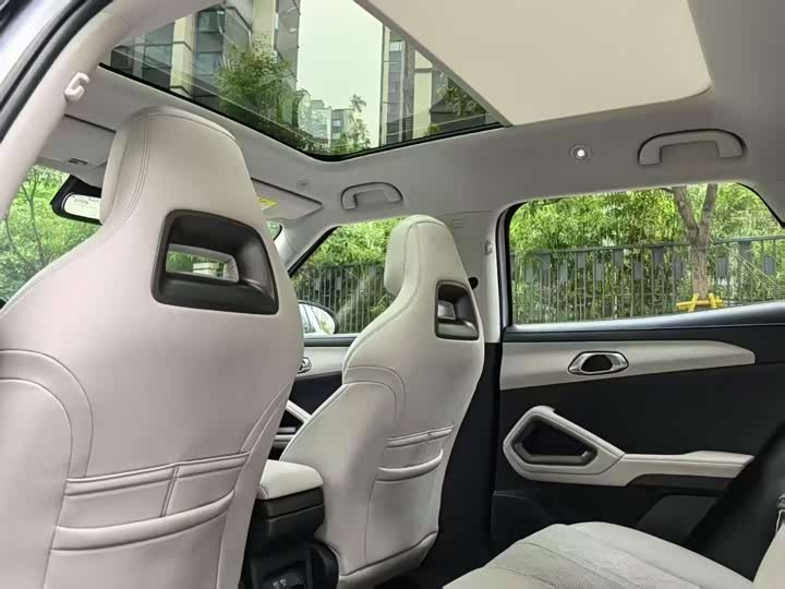 Фото 6 - BYD Yuan Up