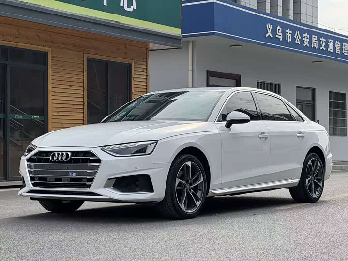 Фото 1 - Audi A4L