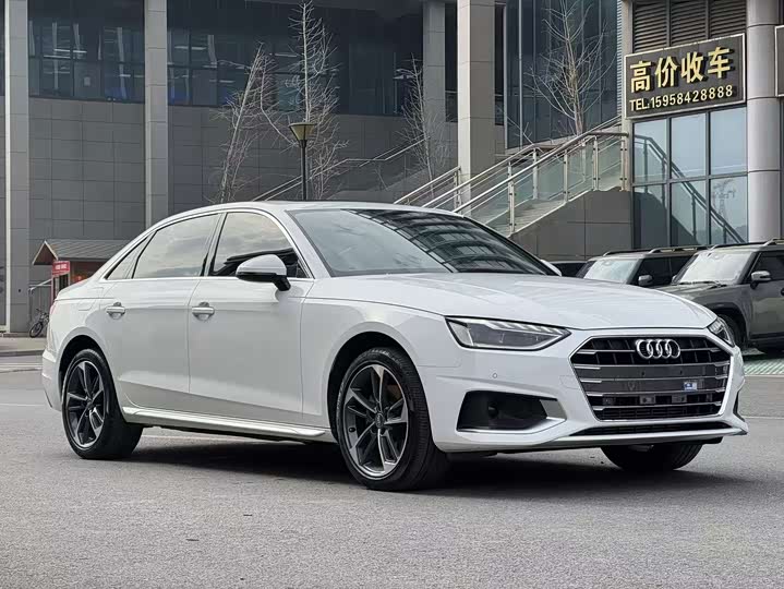 Фото 2 - Audi A4L