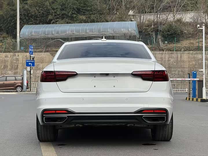 Фото 3 - Audi A4L