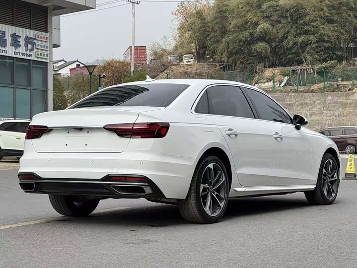 Фото 4 - Audi A4L