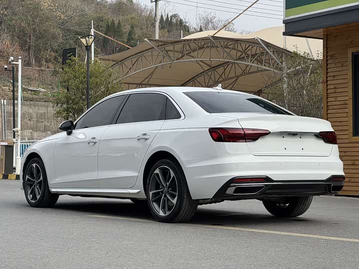 Фото 5 - Audi A4L