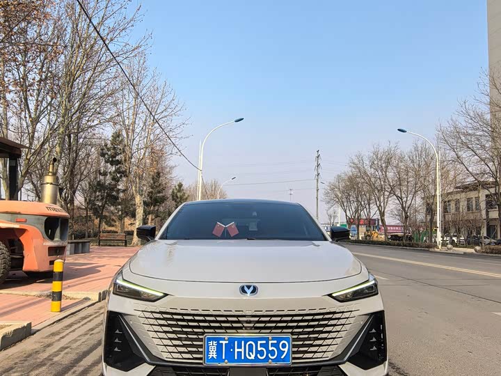 Фото 2 - Changan UNI-V