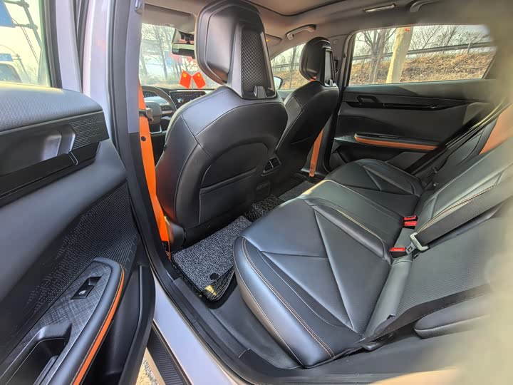 Фото 8 - Changan UNI-V