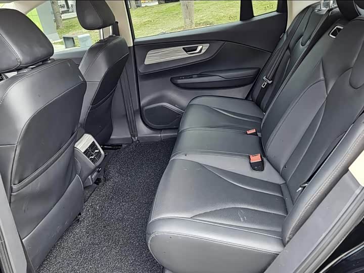 Фото 4 - Hongqi E-QM5