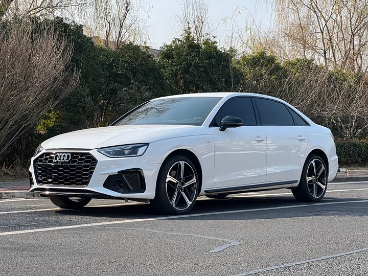 Фото 1 - Audi A4L