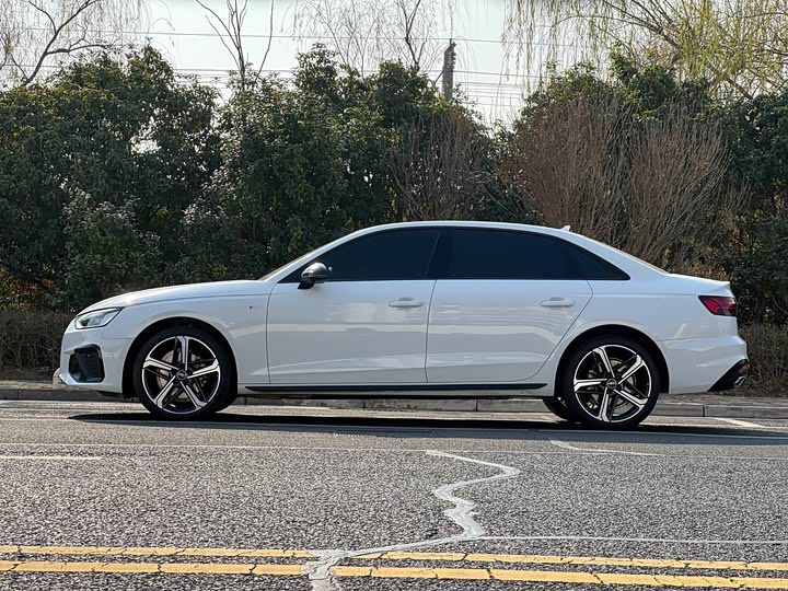 Фото 4 - Audi A4L