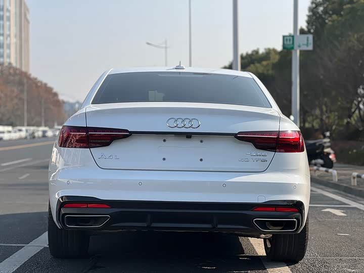 Фото 5 - Audi A4L