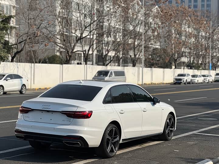 Фото 6 - Audi A4L