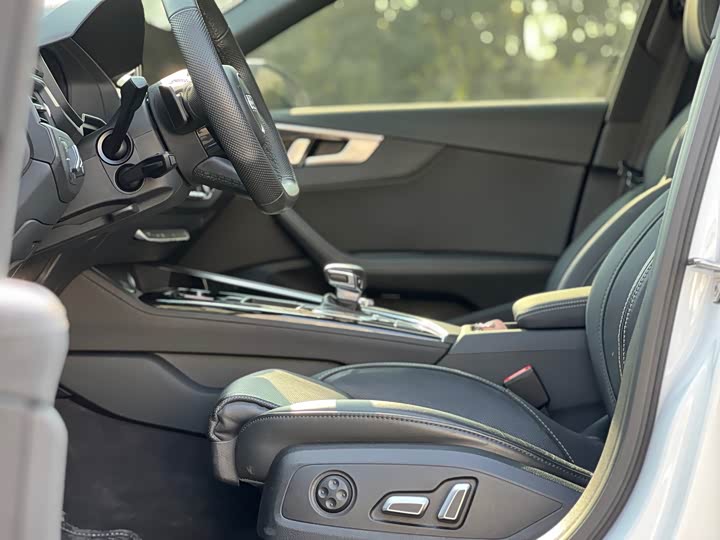 Фото 7 - Audi A4L