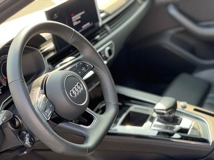 Фото 9 - Audi A4L