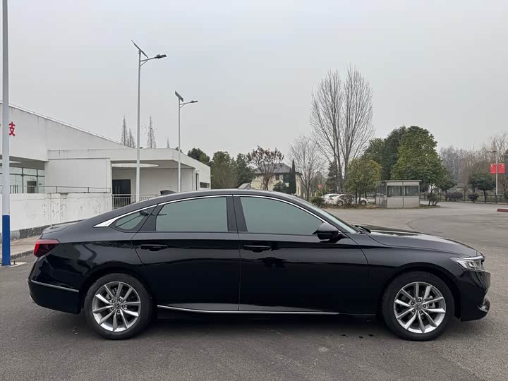 Фото 8 - Honda Accord