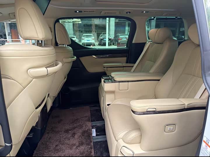 Фото 5 - Toyota Alphard