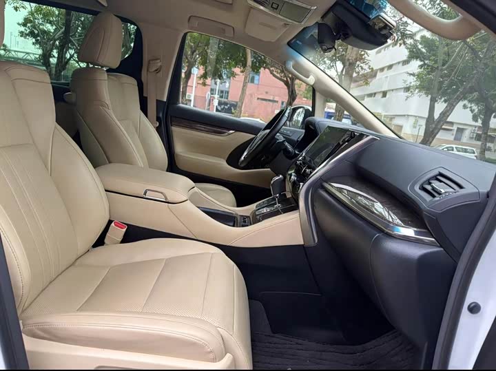 Фото 8 - Toyota Alphard