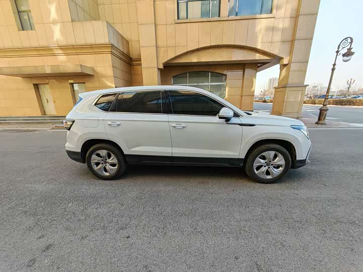 Фото 4 - Volkswagen Tharu