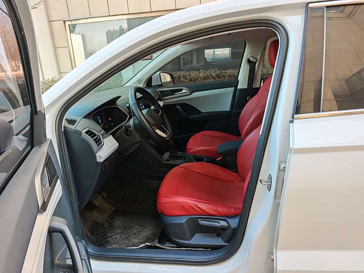 Фото 8 - Volkswagen Tharu