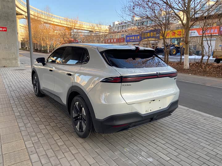 Фото 2 - Changan Deepal S05