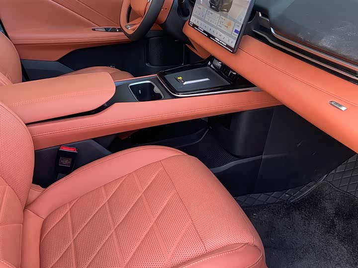 Фото 8 - Changan Deepal S05