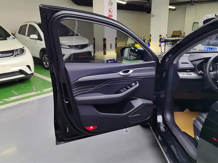 Фото 7 - Geely Preface