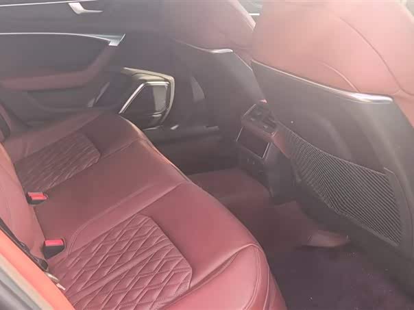 Фото 5 - Audi A7L