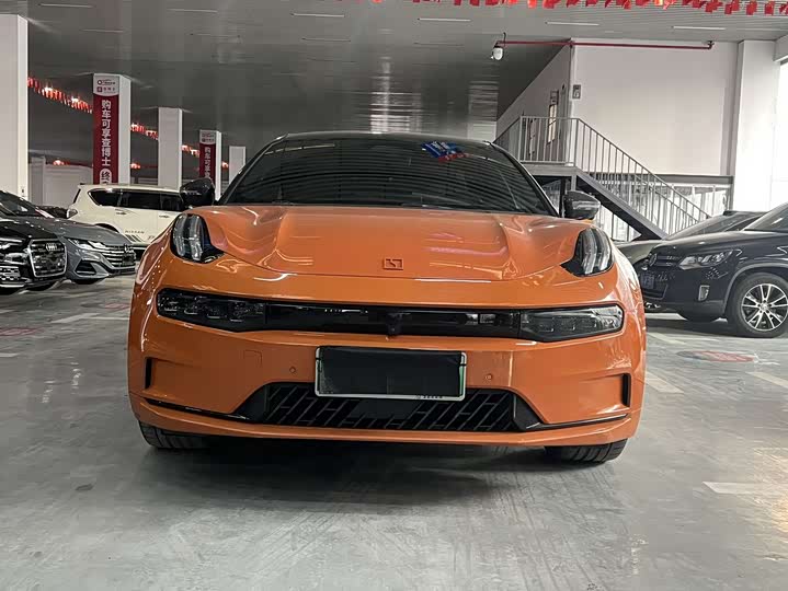 Фото 2 - Zeekr 001