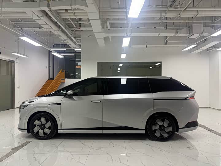 Фото 3 - XPeng X9