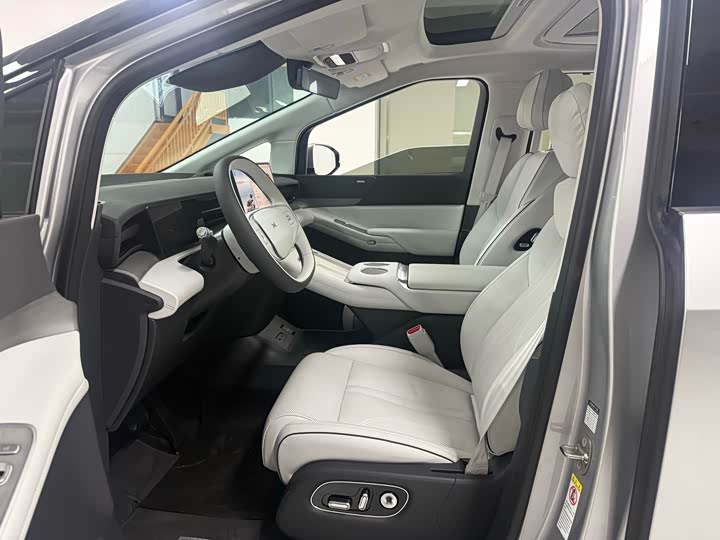 Фото 9 - XPeng X9