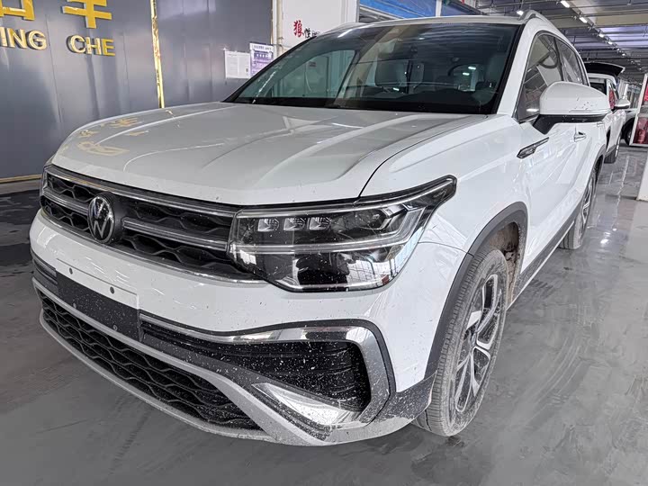 Фото 1 - Volkswagen Tharu