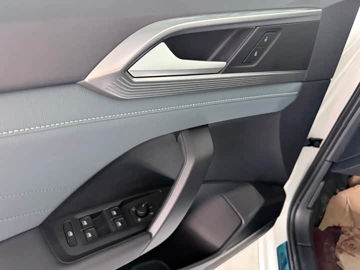 Фото 7 - Volkswagen Tharu