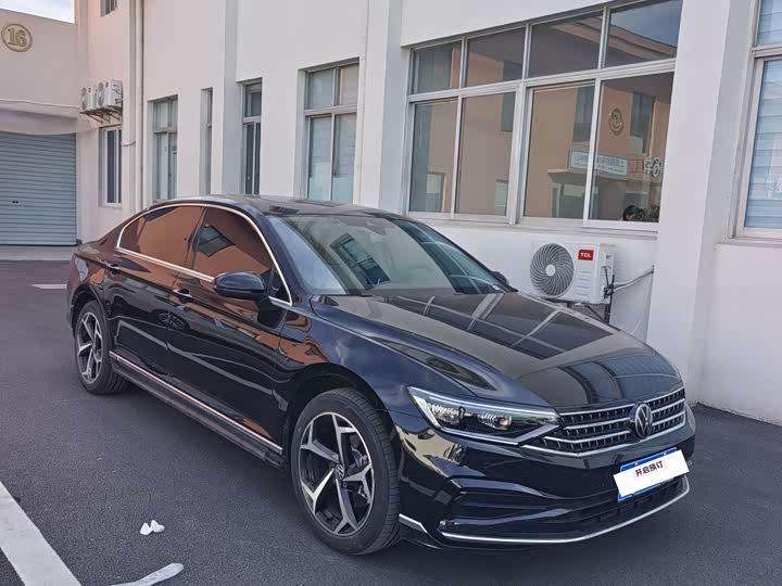 Фото 1 - Volkswagen Magotan