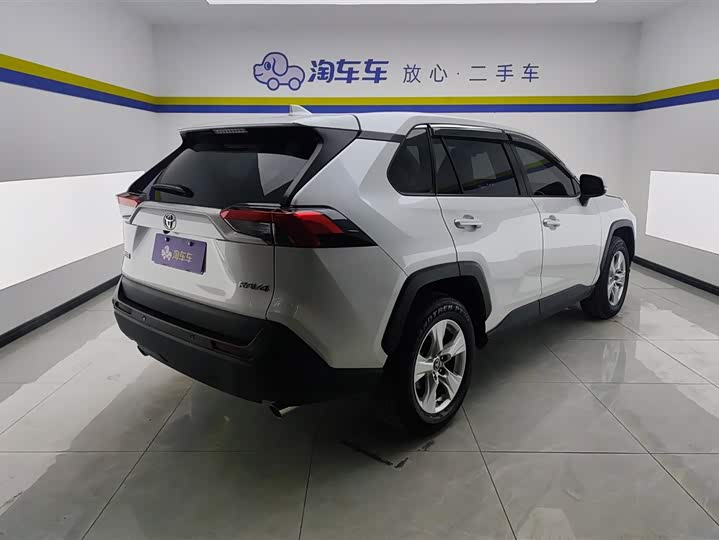 Фото 3 - Toyota RAV4