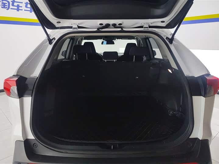 Фото 4 - Toyota RAV4