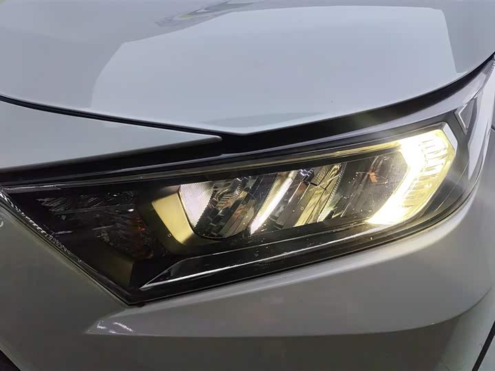 Фото 5 - Toyota RAV4